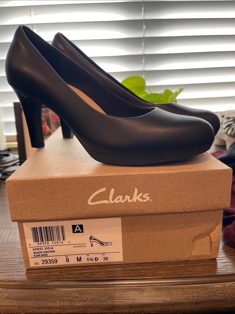 Clarks Black Leather Mid Heel Pump-